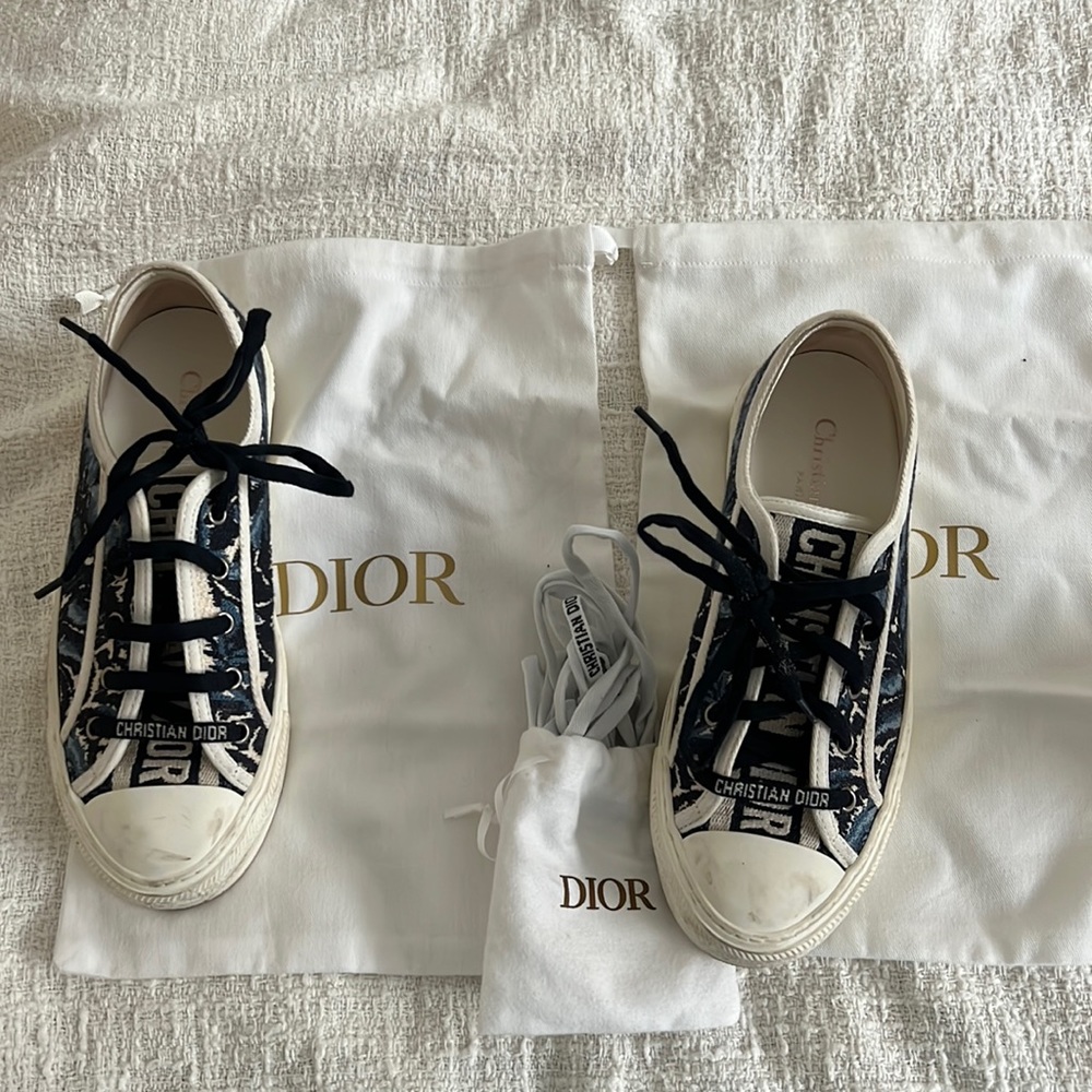 Dior sneakers in indigo blue color